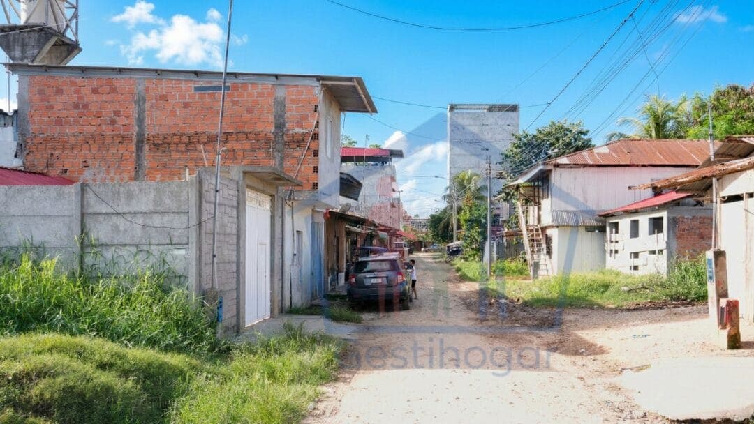 Casa en venta con losa lista para segunda planta — zona céntrica de Pucallpa — foto 17