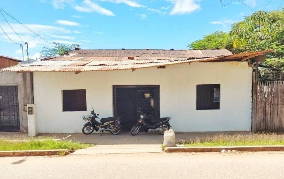 SE VENDE TERRENO FRENTE A PISTA