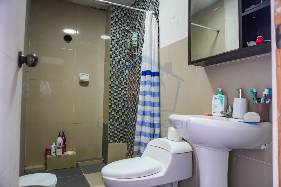 VENTA EDIFICIO DE 3 PISOS CON AZOTEA Y LOCAL COMERCIAL EN PUCALLPA. — foto 2