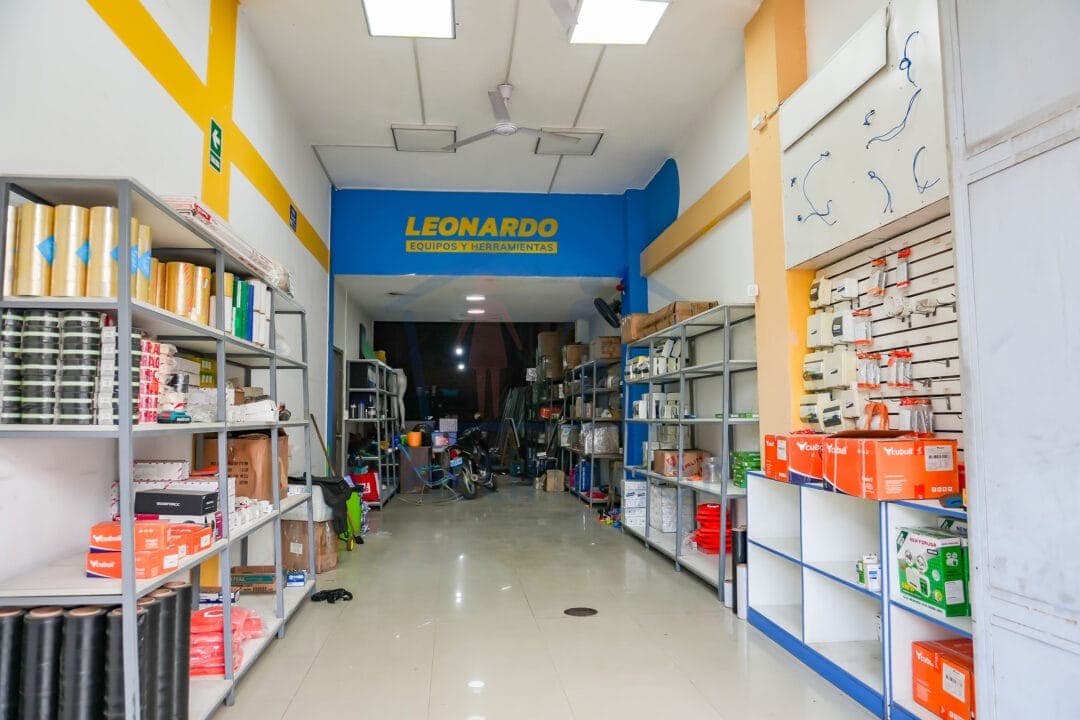 VENTA EDIFICIO DE 3 PISOS CON AZOTEA Y LOCAL COMERCIAL EN PUCALLPA.