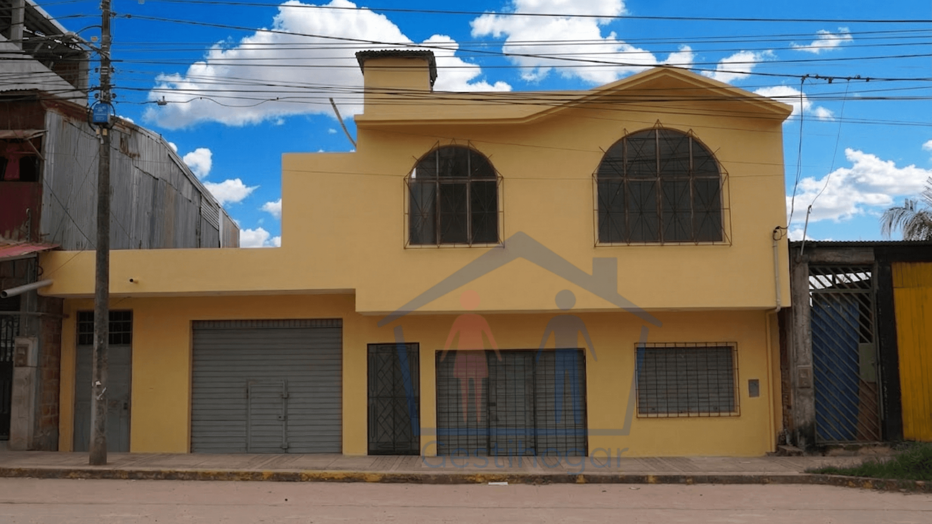 Casa con 2 Locales Comerciales, Zonificación Comercial, Pucallpa