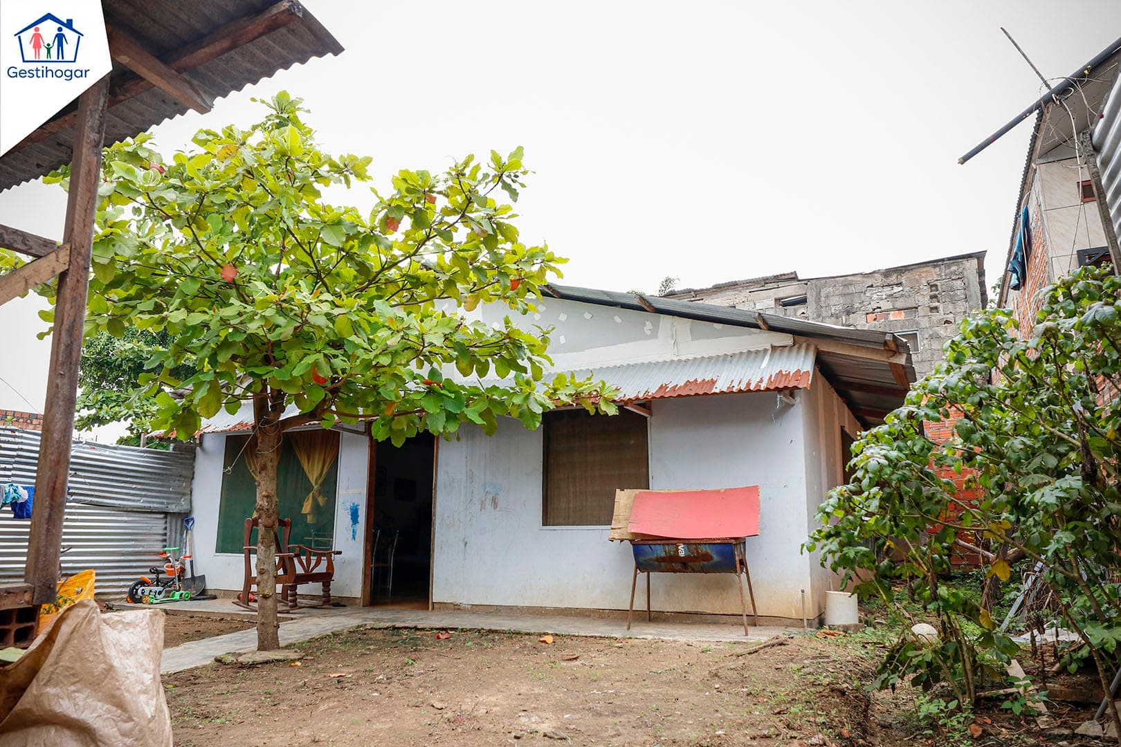 SE VENDE TERRENO DE 300 M2 CON CASA A 2 CDRS. DE LA AV. TUPAC — foto 3