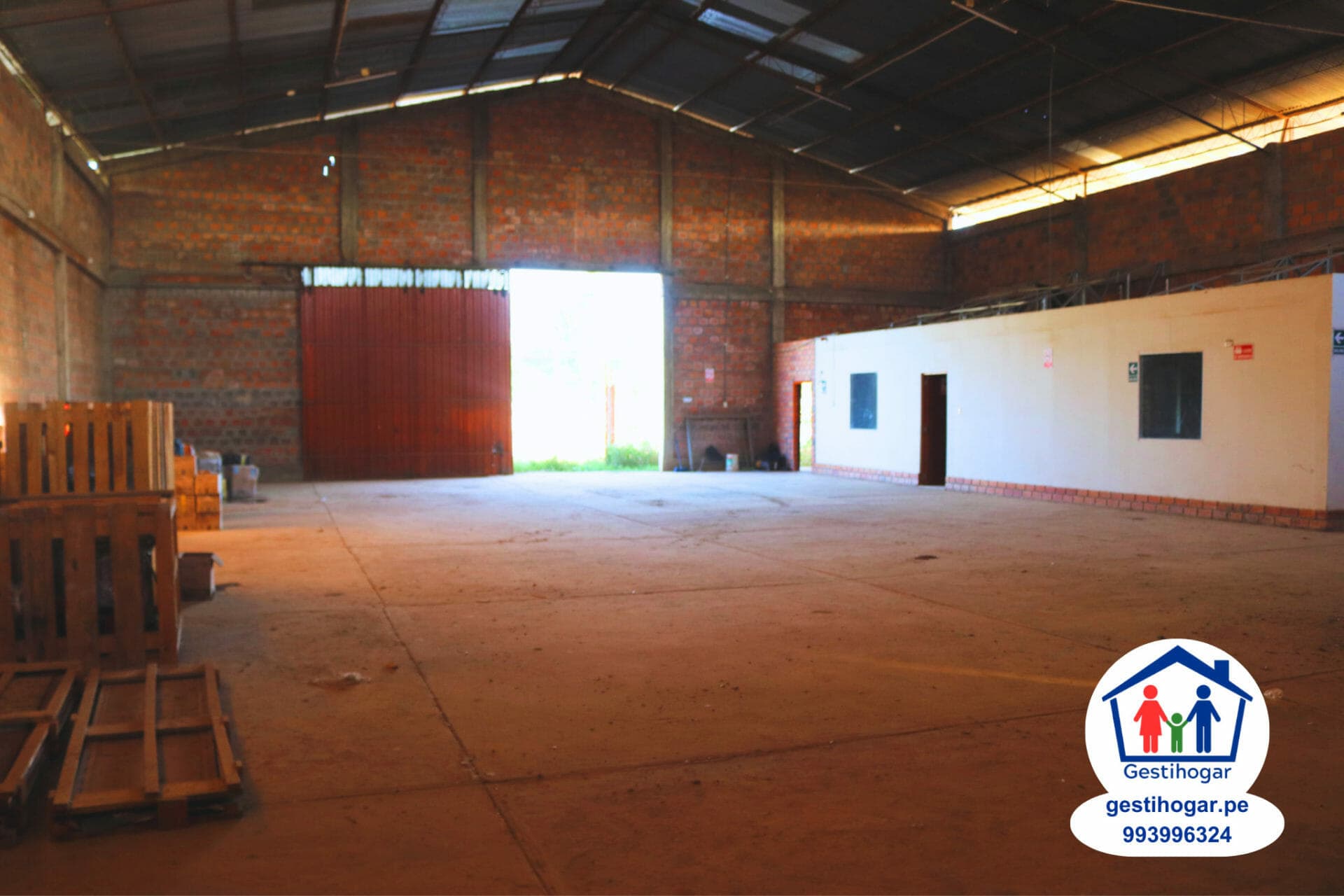 SE VENDE ALMACEN EN AVENIDA PRINCIPAL. PUCALLPA CARRETERA FEDERICO BASADRE